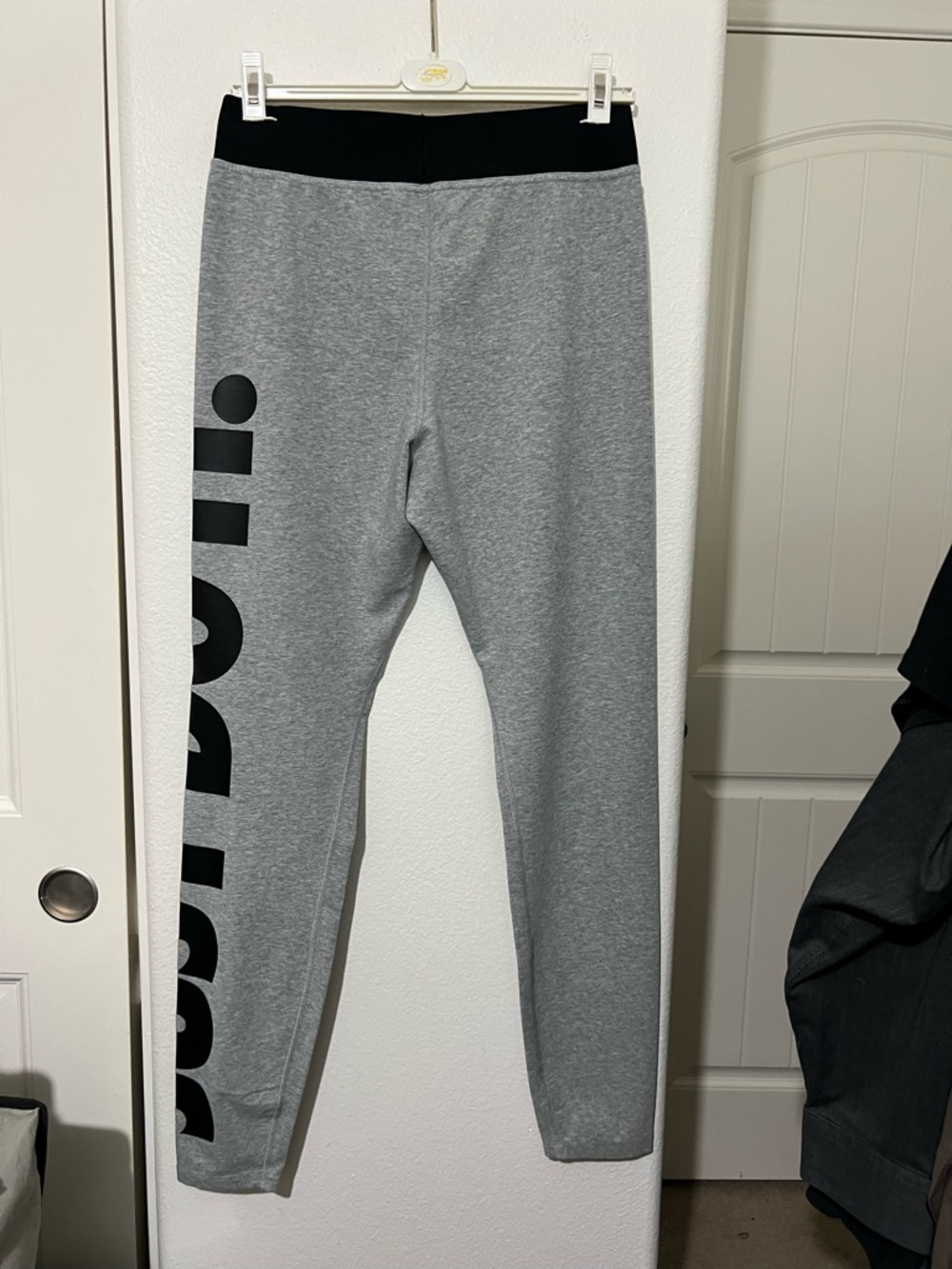 Hanes Snoopy Nike Tee Shirt & Nike Leggings - Picture 15 of 16
